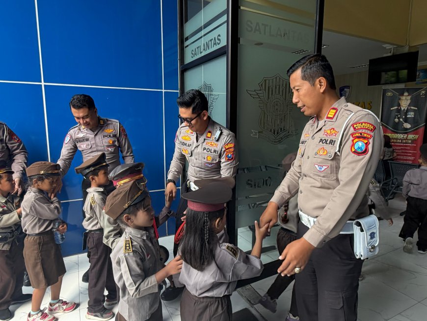 Polisi Sahabat Anak, Polresta Sidoarjo Tanamkan Tertib Lalu Lintas