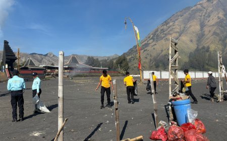 Aksi Bersih-Bersih Bromo Dukung Pariwisata yang Berkelanjutan