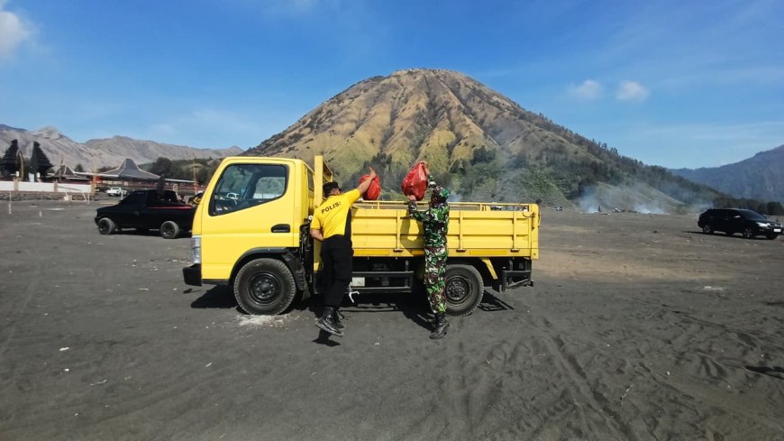 Bakti Bersih di Bromo Jadi Wujud Polri Peduli Lingkungan
