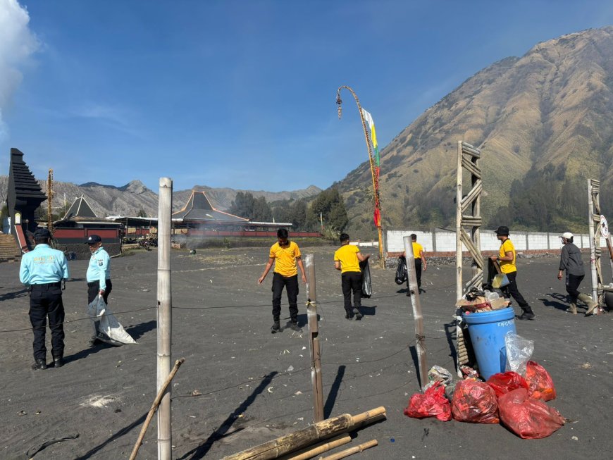 Aksi Bersih-Bersih Bromo Dukung Pariwisata yang Berkelanjutan
